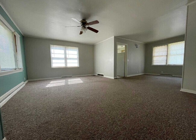 418 N JOHNSON ST., MACOMB IL 61455,LIVING - 418 N Johnson St