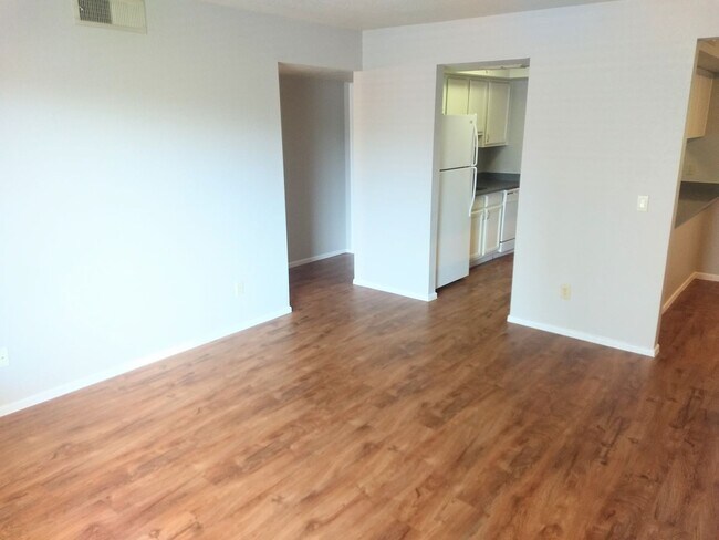 Foto del edificio - Spacious Two Bedroom Two Bathroom Condo