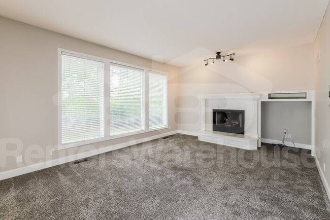 Building Photo - 4 Bed 2.5 Bath Northland Beauty For Rent!