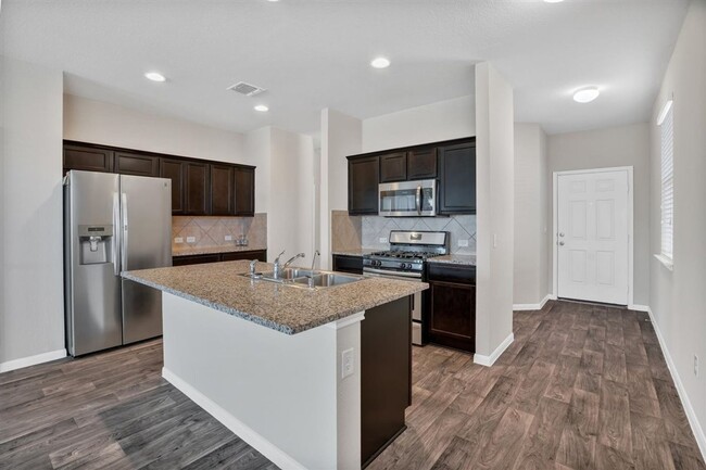 Building Photo - 14920 Hartsmith Dr