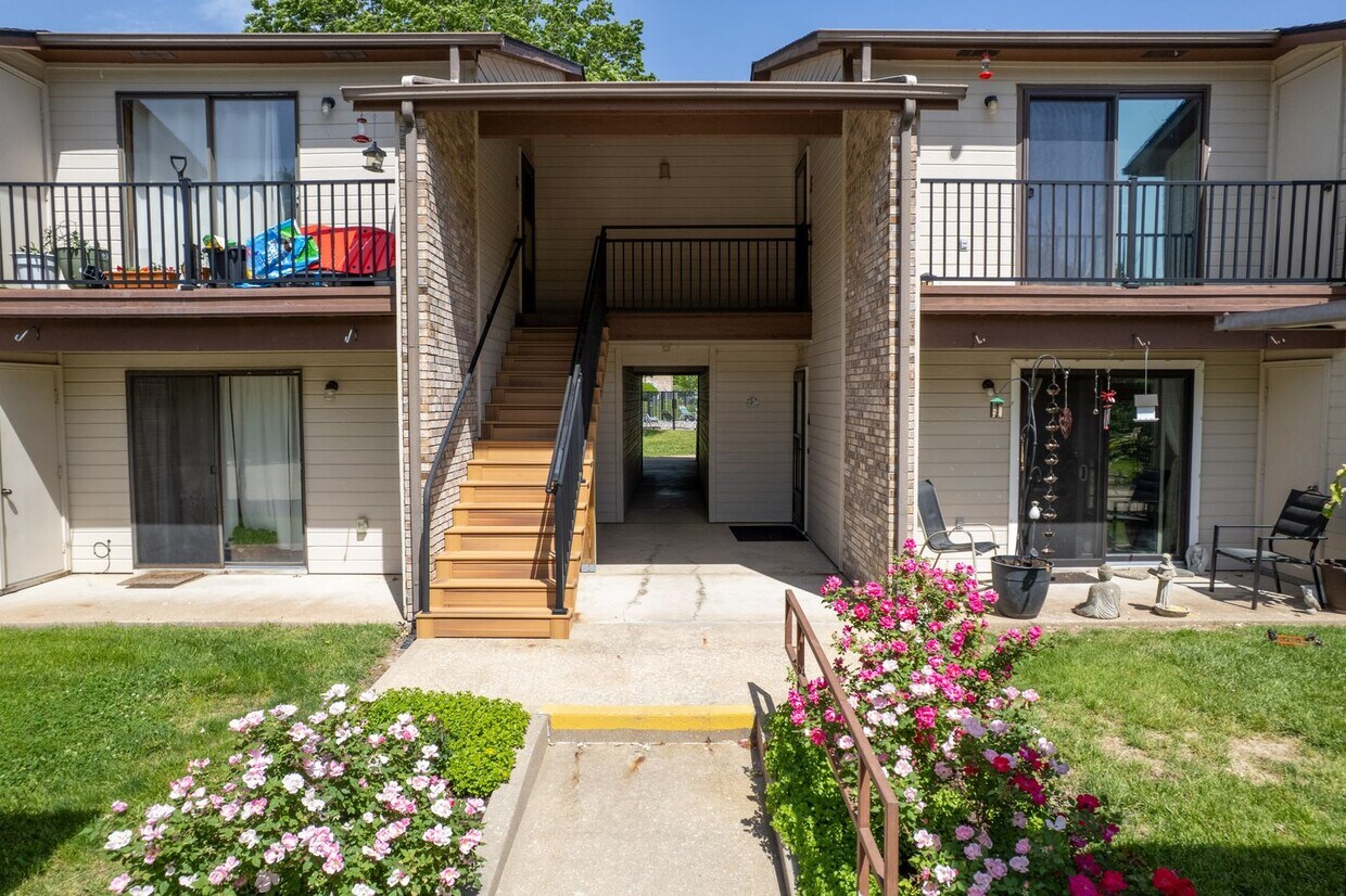 Primary Photo - Lavish 2 Bedroom Poolside Condo in the Edg...