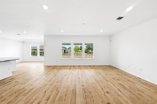 Foto del edificio - 120 Loon Dr