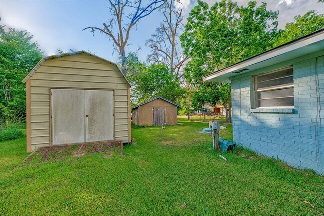 Building Photo - 11 E Oak Rdg Dr