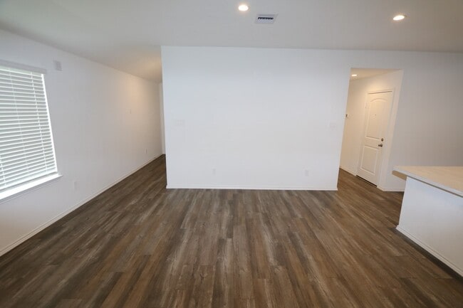 Building Photo - 24808 Sugar Pine Cone St