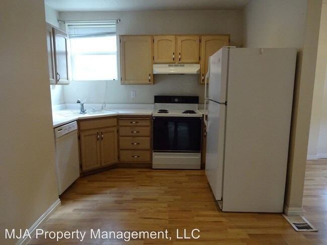 Building Photo - 3 br, 1 bath House - 320 W 400 N