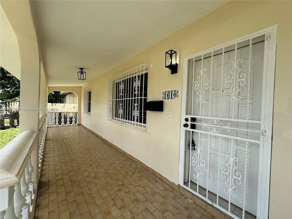 Foto principal - 1610 NW 33rd Ave