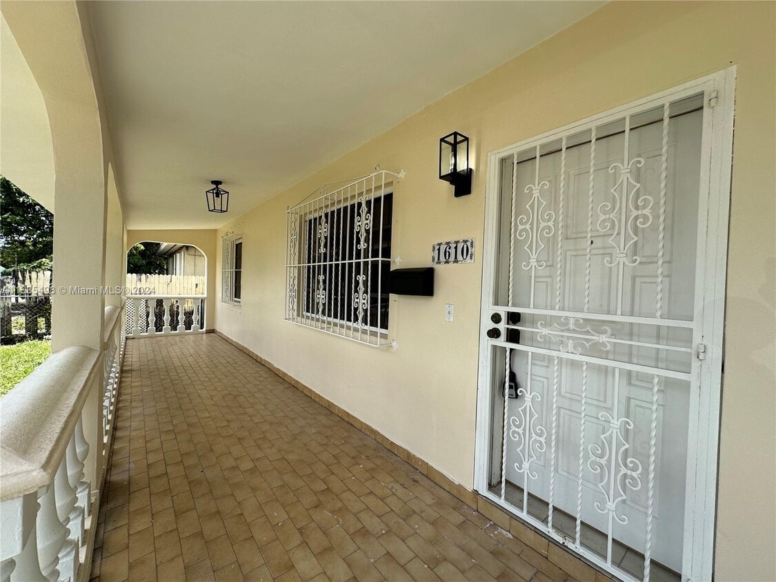 Primary Photo - 1610 NW 33rd Ave