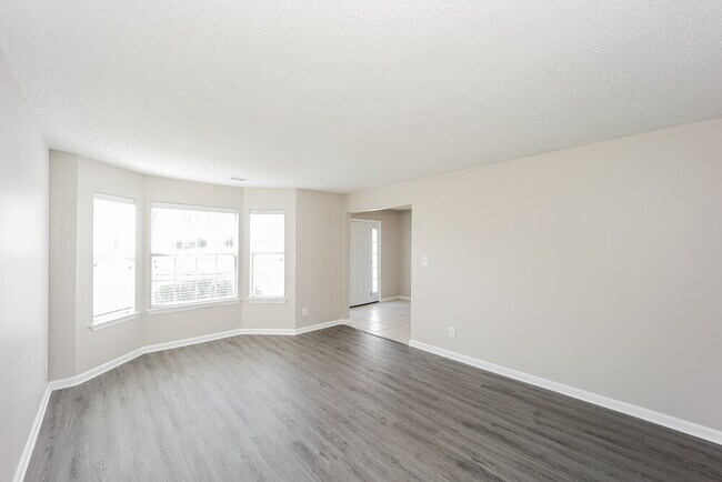 Foto del edificio - 3474 Clifton Farm Dr