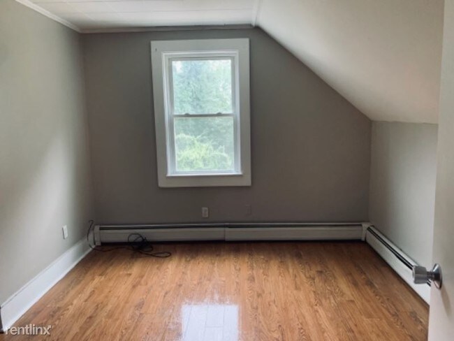 Building Photo - 1 br, 1 bath Apartment - 73 Riverview St