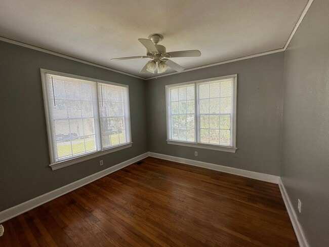 Building Photo - Downstairs unit DOWNTOWN TALLAHASSEE!!!