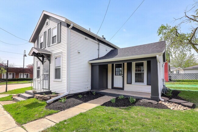 Building Photo - 10944 Front St