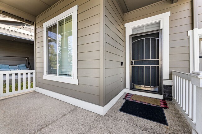 Building Photo - Downtown Puyallup 4 bedroom + Bonus + Office