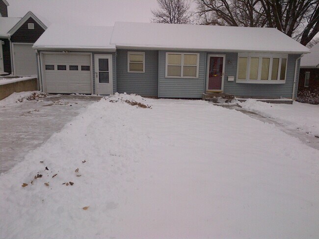 Building Photo - 1624 elmhurst ave