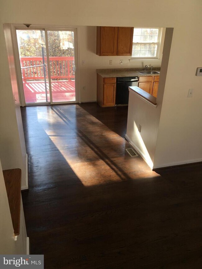 Foto del edificio - 8231 Dellwood Ct