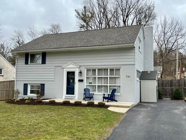 Frente - 741 Marshall Dr