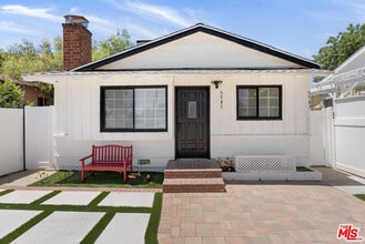Building Photo - 5541 Fallbrook Ave