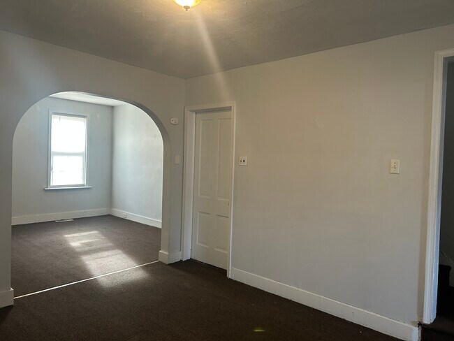 Comedor - 604 E 5th St