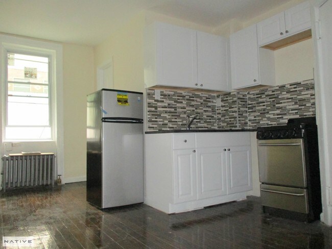 Building Photo - 488 9th Ave