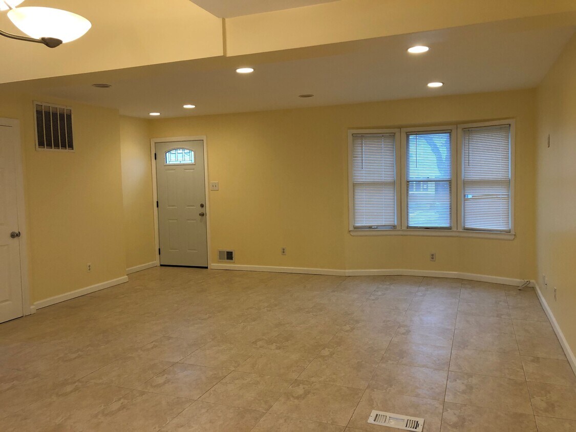 Primary Photo - 7318 Avenue X