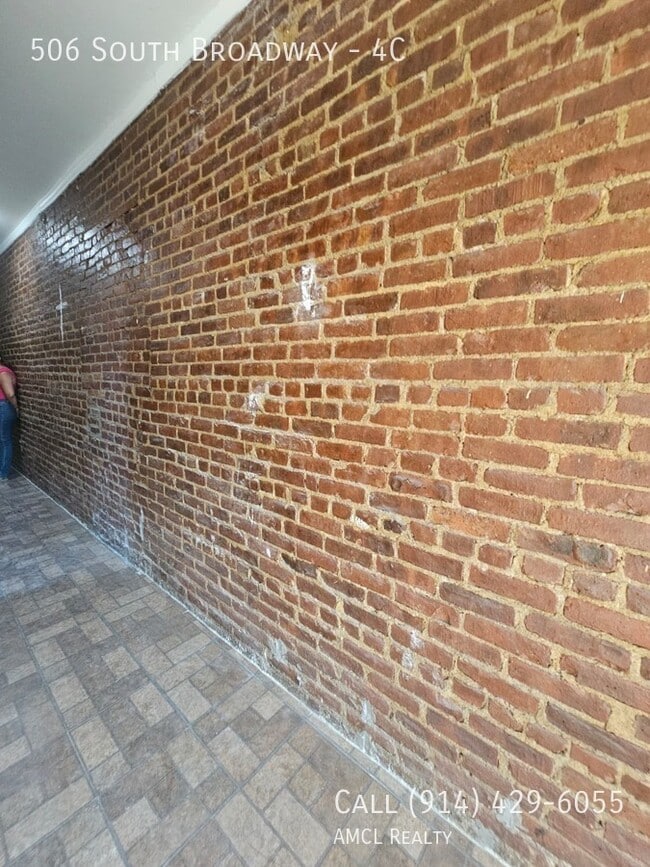 Foto del edificio - 506 S Broadway