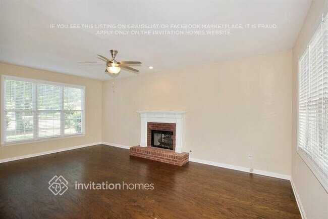 Foto del edificio - 4325 Briar Ridge Ln