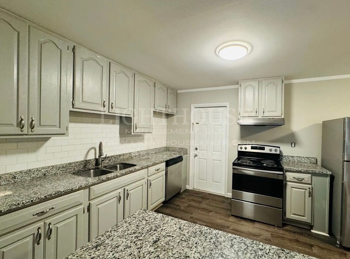 Photo - 1505 Rambling Road
