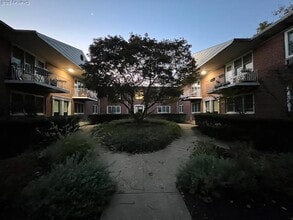 Building Photo - 100 Manhasset Ave
