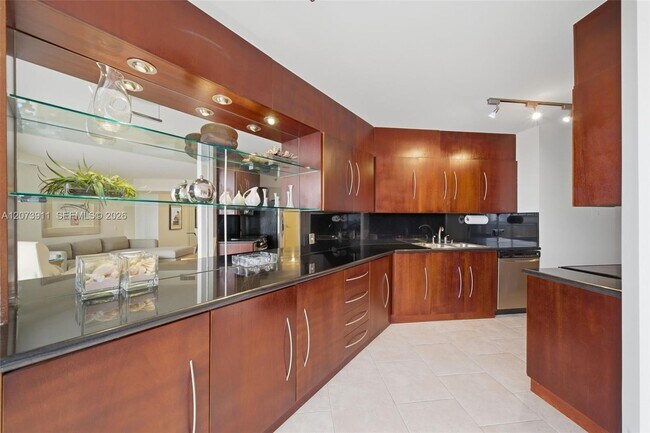 Building Photo - 3610 Yacht Club Dr