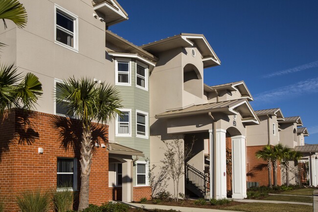 Building Photo - Pinnacle at Hammock Square