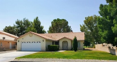 Building Photo - 27805 Hummingbird Ln