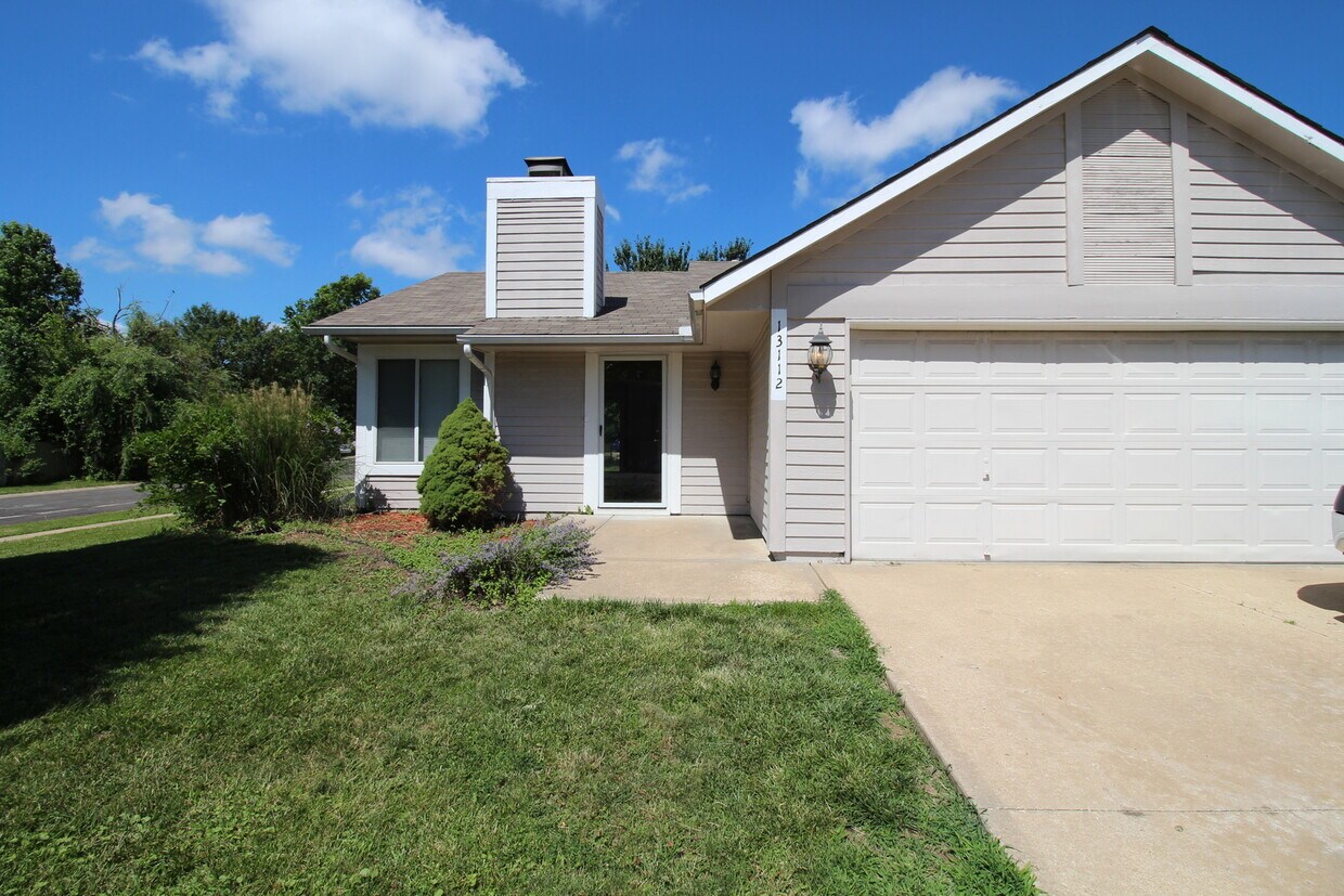 Primary Photo - Ranch style 3 Bedroom 2 Bath home in Olathe