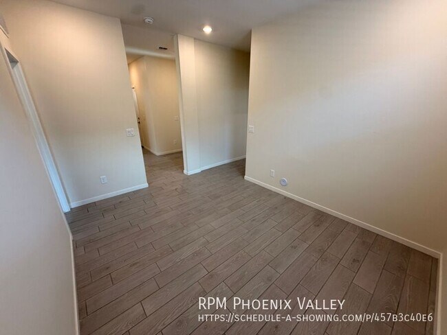 Building Photo - 12644 W Gardenia Ave