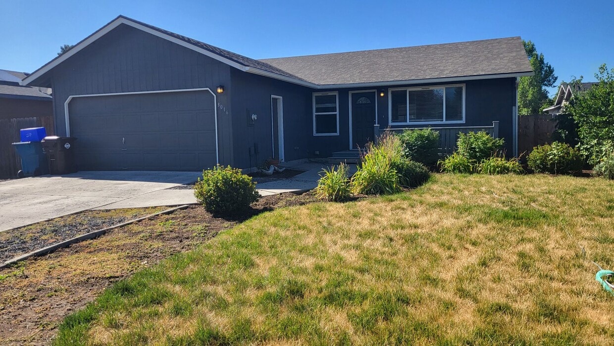 Primary Photo - 3 Bed 2 Bath - Single Level - Fenced - 2 C...