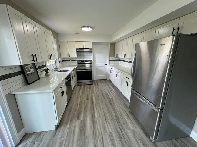 Building Photo - Willingsboro 4 Bedroom House