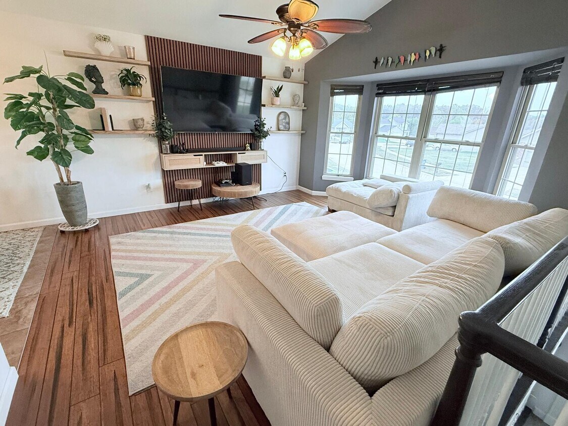 Foto principal - 806 Hawks Cir Dr