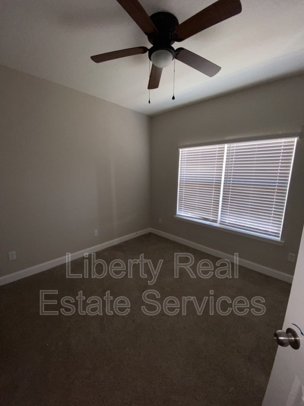 Building Photo - 729 Burke Dr