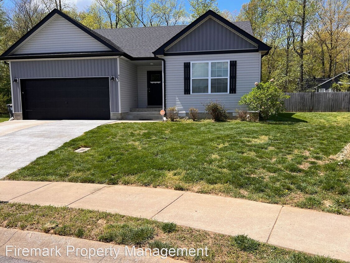 Primary Photo - 3 br, 2 bath House - 452 N Magnolia Dr