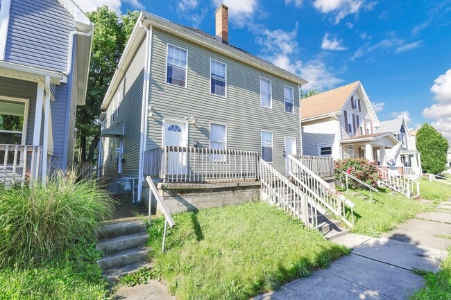 Building Photo - 347-349 1/2 E Welch Ave