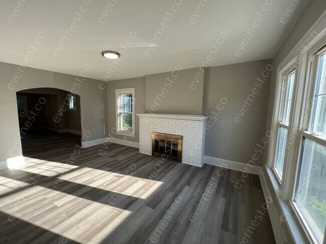 Foto del edificio - 922 Edgewood Dr