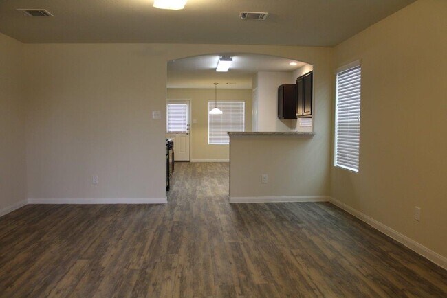 Building Photo - 5618 Latta Plantation Dr