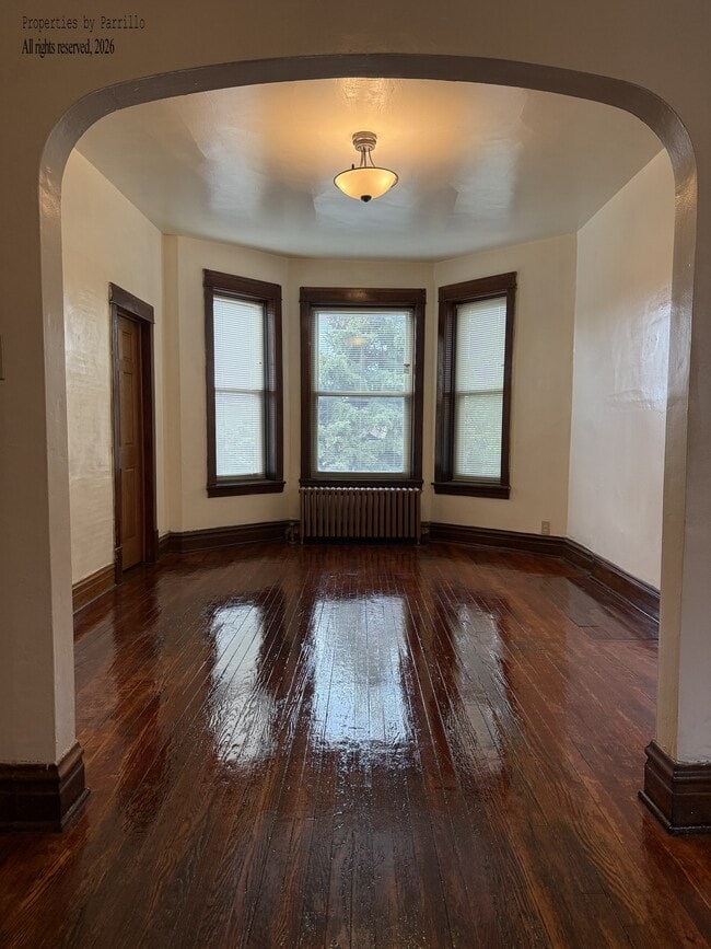 Sala de estar: 2do piso, 1514 West Balmoral Ave. - 1514 W Balmoral Ave