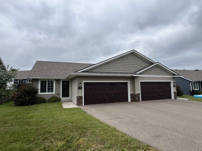 Building Photo - North Crossing Twin Home