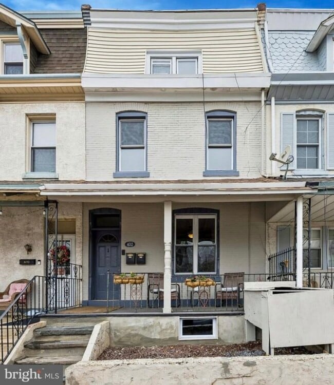 Building Photo - 402 Lyceum Ave