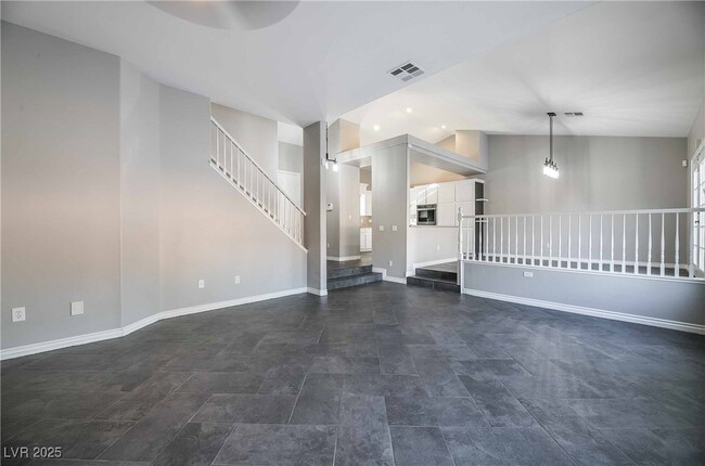 Foto del edificio - 5516 Flowering Meadows Ave