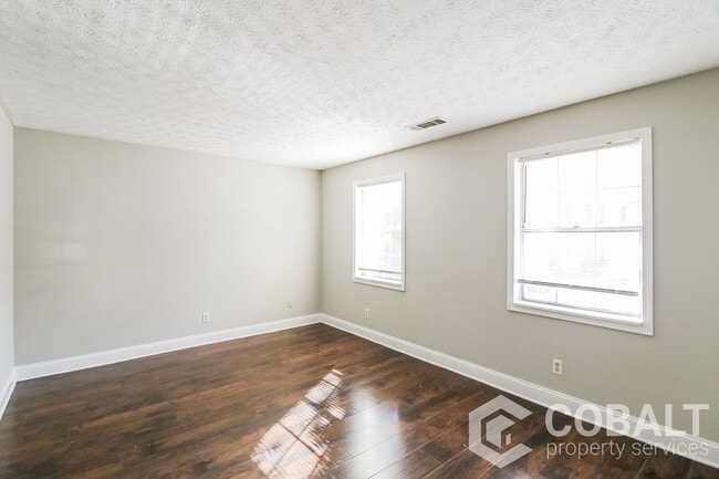 Foto del edificio - 3507 Creekview Pl