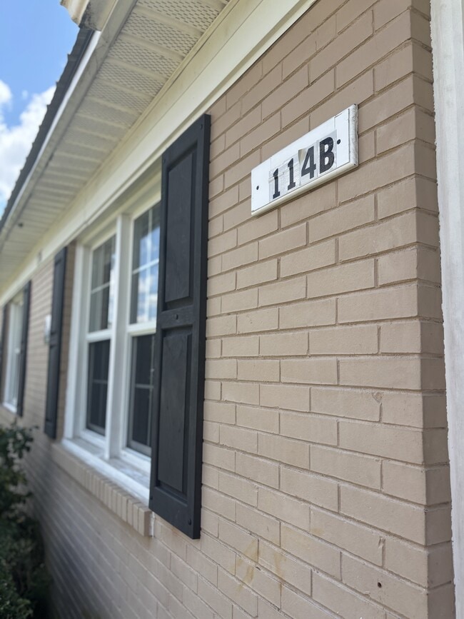 Building Photo - 114 Calvin St