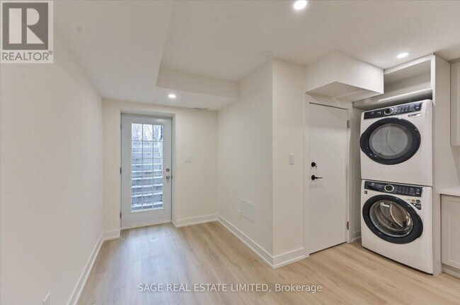 Photo du bâtiment - 91 Hogarth Ave