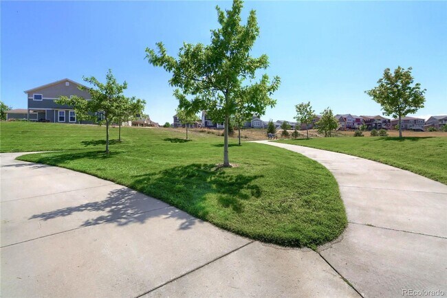 Foto del edificio - Gorgeous 4 bedroom in the highly sought af...