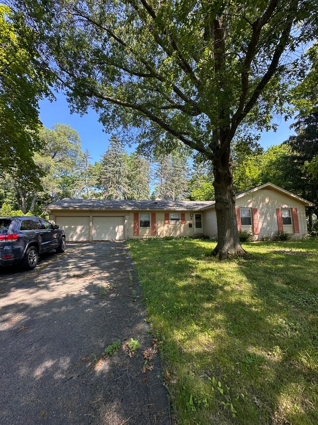 Building Photo - 9 Courtenay Cir