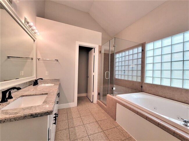 Foto del edificio - 2515 Brinkman St